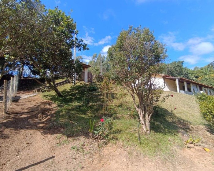Vende, permuta, chácara, com casa, zona rural, Toledo-MG